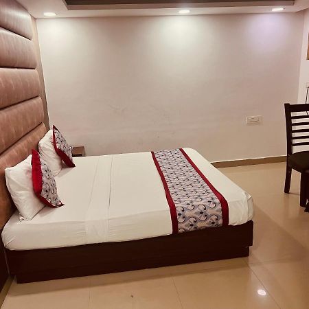 Hotel Asian Plaza Delhi Airport Ню Делхи Екстериор снимка