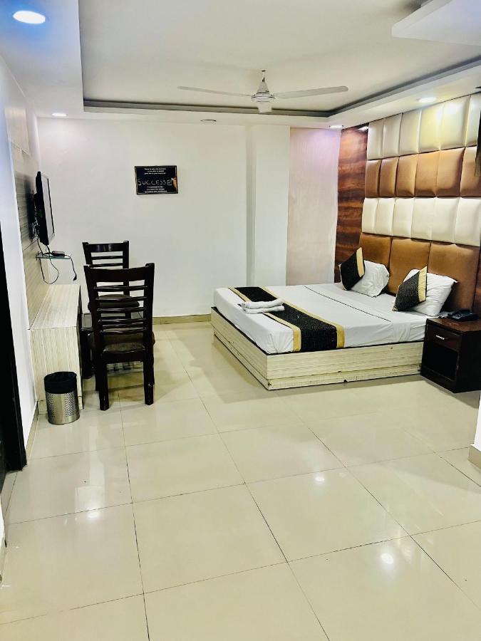 Hotel Asian Plaza Delhi Airport Ню Делхи Екстериор снимка