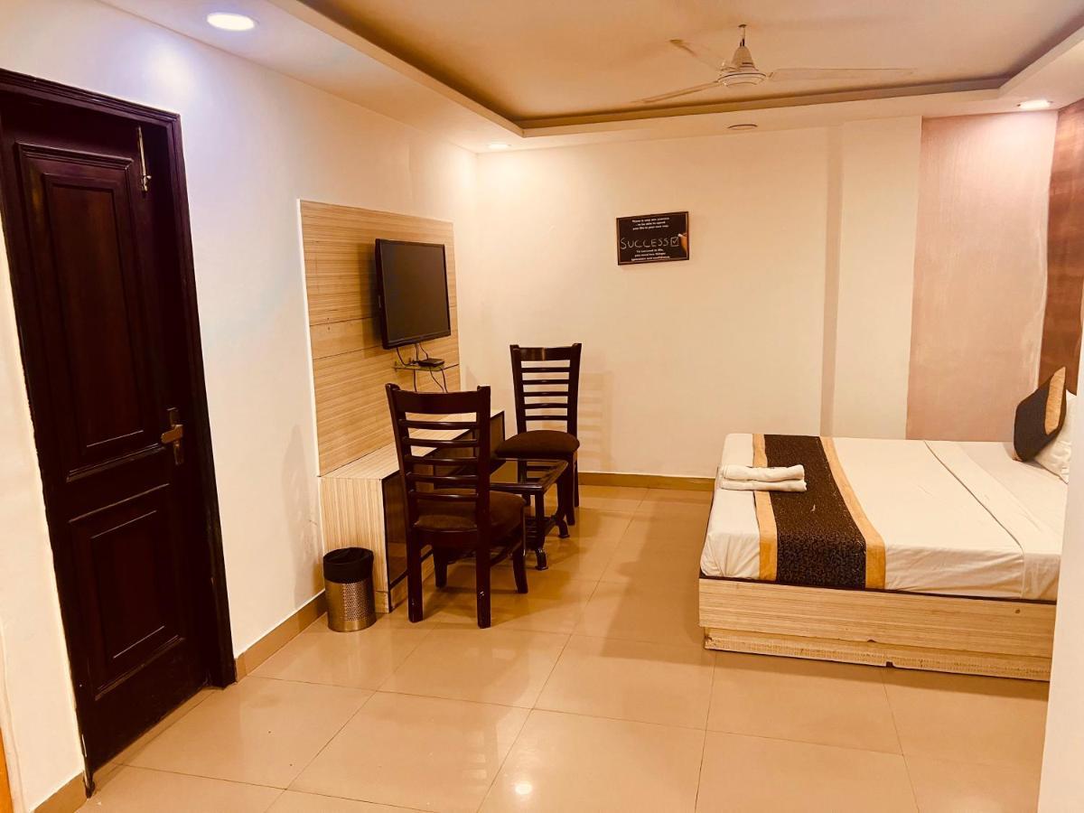 Hotel Asian Plaza Delhi Airport Ню Делхи Екстериор снимка